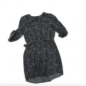 ✨ Wassio black & white dress with tie waist and button up front. Size L✨